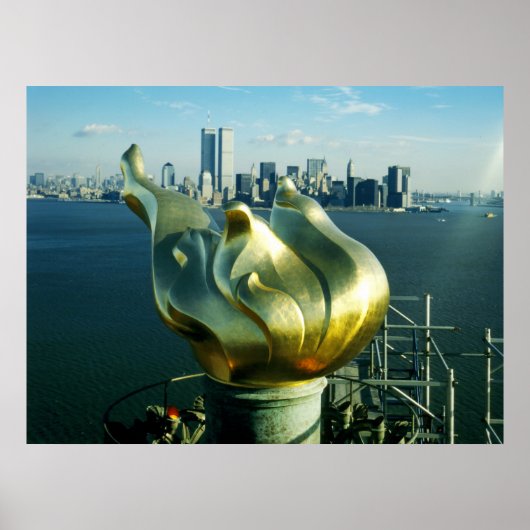 Vrijheidsvlam en Manhattan Skyline Poster (Voorkant)
