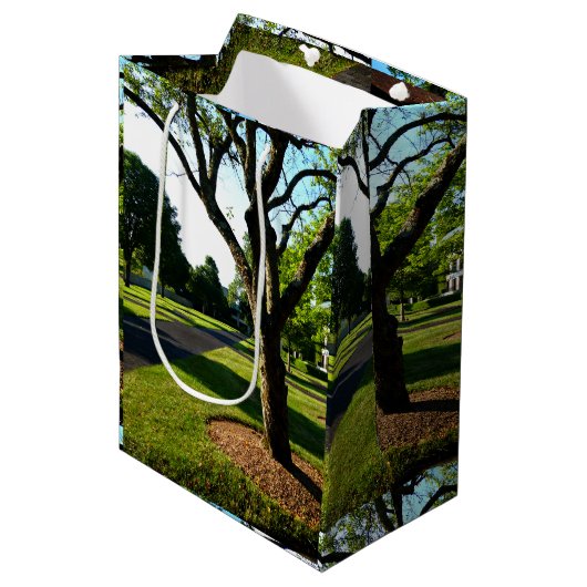 Vroege ochtend in de paddock medium cadeauzakje (Voorkant Gekanteld)