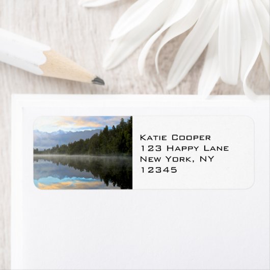 Vroege ochtend reflecteert het landschap etiket (Insitu)