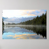 Vroege ochtend reflecteert het landschap poster (Voorkant)