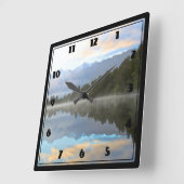 Vroege ochtend reflecteert het landschap vierkante klok (Hoek)