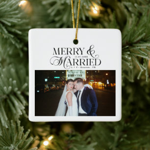 Vrolijk en getrouwde Passen getrouwd Foto Eerste K Keramisch Ornament