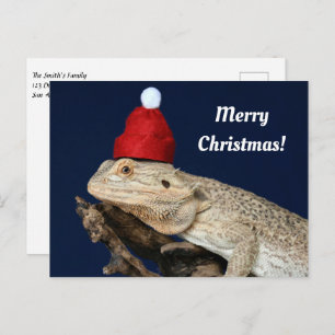 Vrolijk kerstcadeau met draak in een kersthat briefkaart