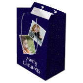 Vrolijk kerstfeest 2 aangepaste foto's en sterren medium cadeauzakje (Achterkant Gekanteld)