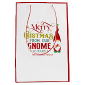 Vrolijk kerstfeest van onze gnoom naar uw retro te medium cadeauzakje (Voorkant)