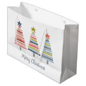 Vrolijk kerstkleurrijke gestapelde bomen groot cadeauzakje (Voorkant Gekanteld)