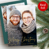Vrolijk Kerstmis elegante script pine groene foto Folie Feestdagenkaart