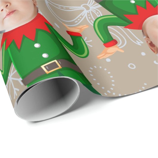 Vrolijk Kerstmis Grappig Santa's Elves Custom Face Cadeaupapier (Rol Hoek)