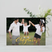 Vrolijk kerstscript 2 foto's Gold Folie Uitnodiging (Staand Voorkant)