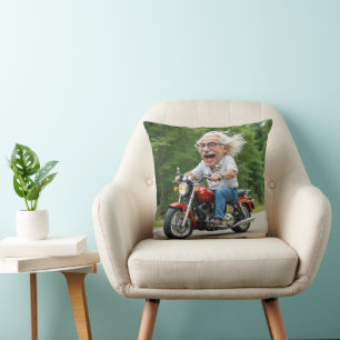 Vrolijk oud Man op een motor Kussen