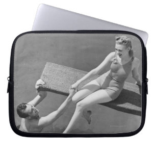 Vrouw aan het duikbord laptop sleeve