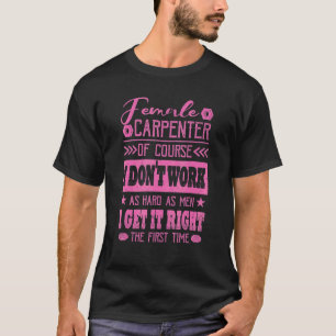 Vrouw Carpenter krijgt het voor het eerst de juist T-shirt