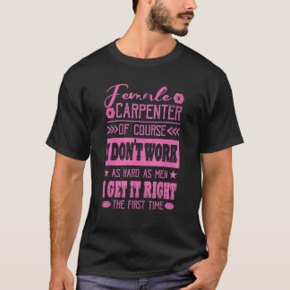 Vrouw Carpenter krijgt het voor het eerst de juist T-shirt