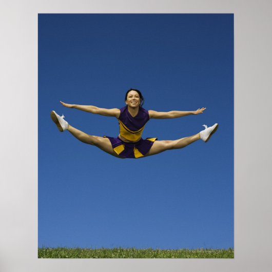 Vrouw cheerleader springt in air 3 poster (Voorkant)