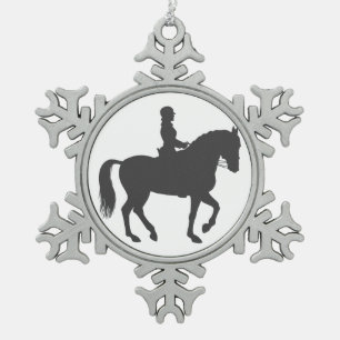 vrouw dat paard rijdt - Kies achtergrondkleur Tin Sneeuwvlok Ornament