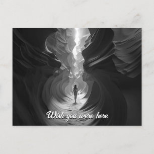 Vrouw die door een canyon gulch B&W-foto loopt Briefkaart