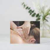 Vrouw die een behandeling met spa krijgt briefkaart (Staand voorkant)