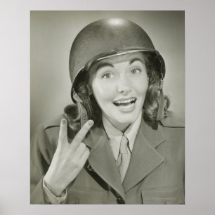Vrouw die een legerhelm draagt poster