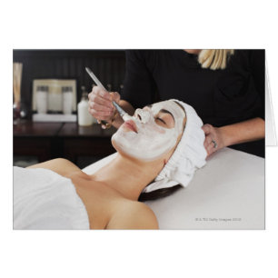 Vrouw die een speciale behandeling krijgt.