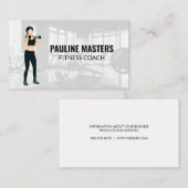 Vrouw die paraplu's optilt | Gym Afsprakenkaartje (Voorkant / Achterkant)