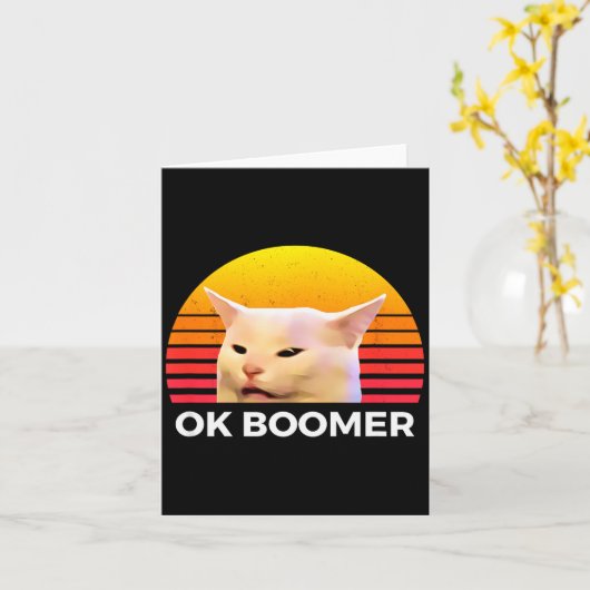 Vrouw die schreeuwt bij tafel diner grappige kat O Kaart (Gele Bloem)