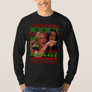 Vrouw die schreeuwt op een kat-thema grappig lelij t-shirt