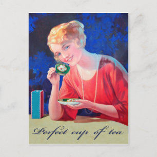 Vrouw drinkt perfecte kop thee, vintage briefkaart