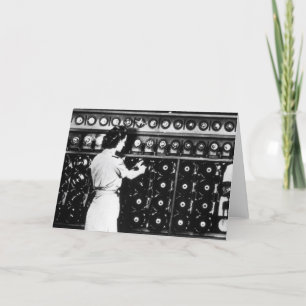 Vrouw gebruikt een decryptiesysteem kaart