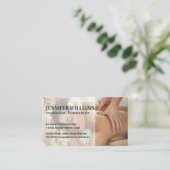 Vrouw geniet van rugmassage visitekaartje (Staand voorkant)