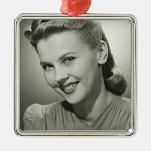 Vrouw glimlacht 2 metalen ornament