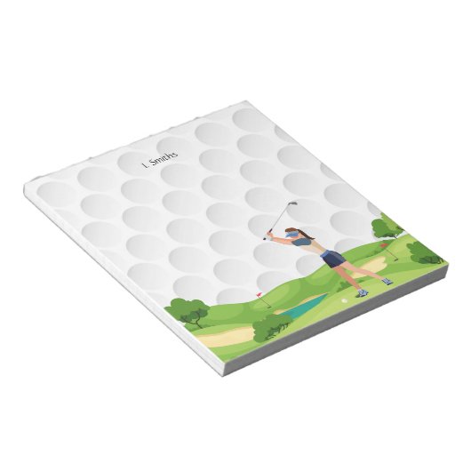 Vrouw golfer golft op koers notitieblok (Schuin)