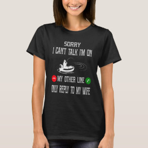 Vrouw houdt van vissen met haar man, meisje Gevist T-shirt