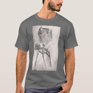Vrouw in de geest t-shirt