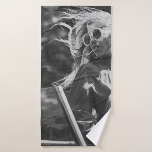  vrouw in een cabriolet badhanddoek (Badhanddoek)
