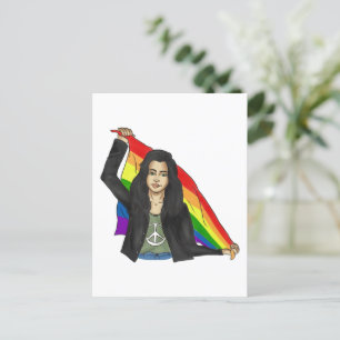 Vrouw in een vredes-T-shirt met een regenboogvlag Briefkaart