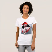 Vrouw in het Rode Pet T-shirt (Voorkant volledig)