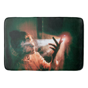 Vrouw in licht en rook badmat