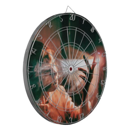 Vrouw in licht en rook dartbord (Voorkant Links)