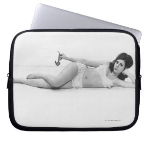 Vrouw in zwemkleding laptop sleeve