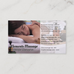Vrouw krijgt een massage in het kuuroord visitekaartje