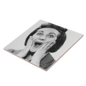 Vrouw maakt gezicht tegeltje (Zijkant)