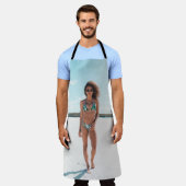 Vrouw met bikini op zand schort (Gedragen)