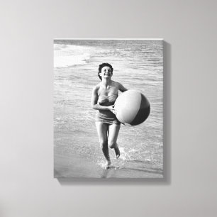 Vrouw met een strand canvas afdruk