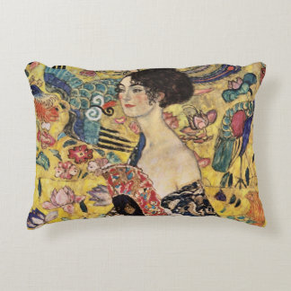 Vrouw met een waaier van Gustav Klimt Accent Kussen