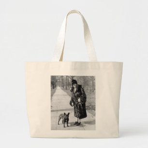 Vrouw met Franse Bulldog, 1920 Grote Tote Bag