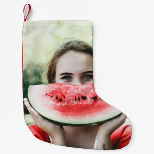 Vrouw met gesneden watermeloen kleine kerstsok