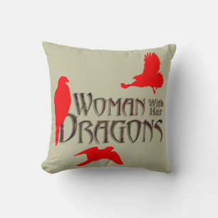 Vrouw met haar Draken Kussen
