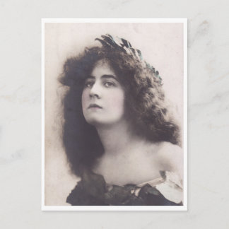 Vrouw met krullend haar portret briefkaart