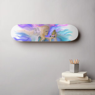 Vrouw met paarden en vlinder skateboard