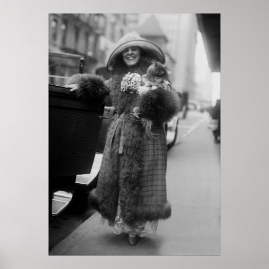 Vrouw met Pekingese, begin jaren 1900 Poster (Voorkant)